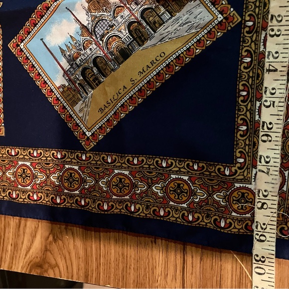Italian scarf with pictures of Venice . 30x30 inches - Picture 4 of 4